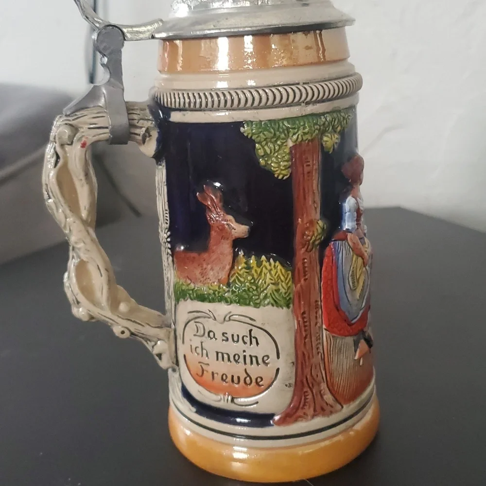 Original Thewalt German Beer Stein/Tankard With Pewter Lid Metalic Tan Trim